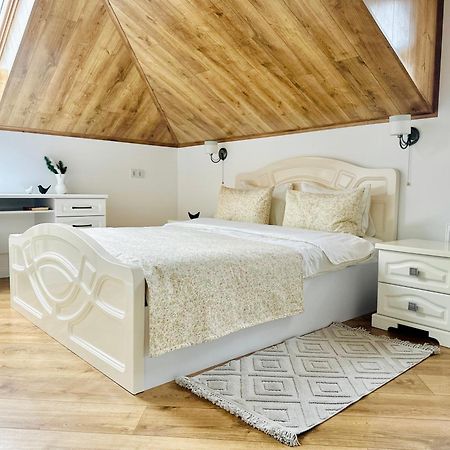 Апартаменти - Історія З Вікна Kamianets-Podilskyi Ngoại thất bức ảnh
