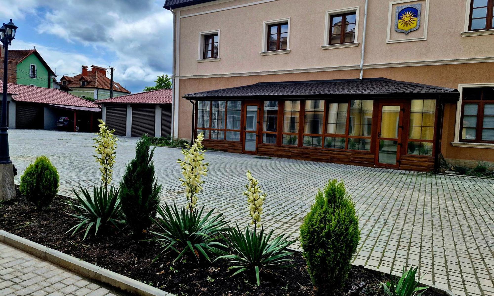Апартаменти - Історія З Вікна Kamianets-Podilskyi Ngoại thất bức ảnh